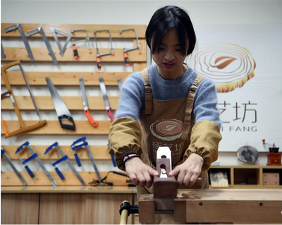 女孩創(chuàng)業(yè)當(dāng)‘木匠’ 翻譯服務(wù)